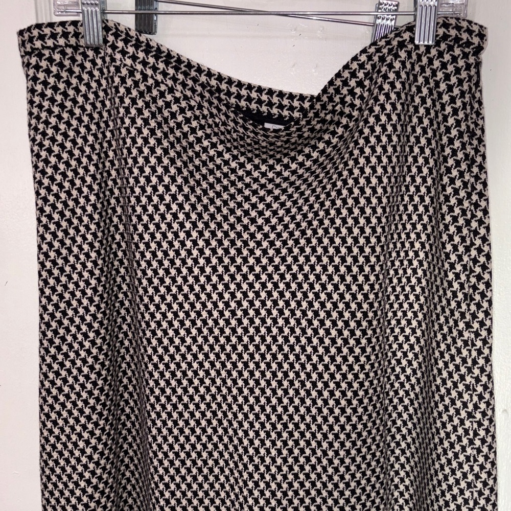 Chartered Club Elegant Black and White Checkered Skirt - Picture 2 of 8